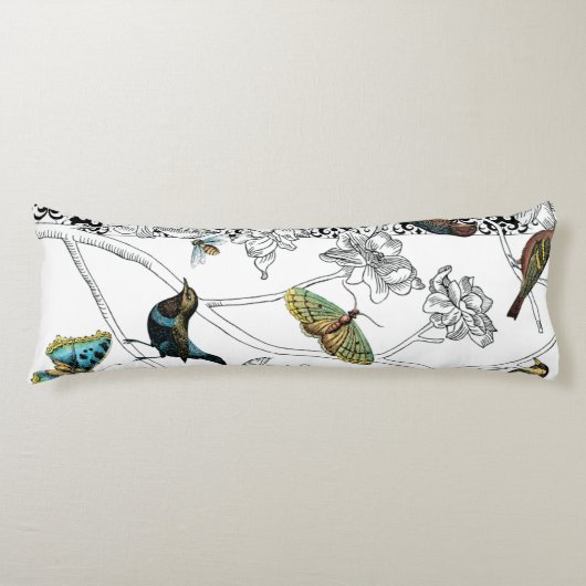 Vogels en vlinder op een zwarte en witte achtergro lichaamskussen (Voorkant)
