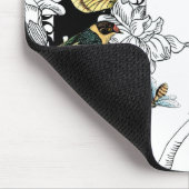 Vogels en vlinder op een zwarte en witte achtergro muismat (Hoek)