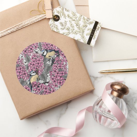 Vogels in roze lila tuin ronde sticker (Geschenken)