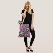 Vogels in roze lila tuin tote bag (Op model)