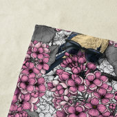 Vogels in roze seringtuintje strandlaken (In situ)