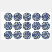 Vogels met blauwe en witte labels