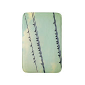 Vogels op draden,  blauwe lucht. badmat (Voorkant Verticaal)