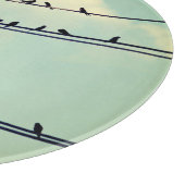 Vogels op draden, blauwe lucht. snijplank (Hoek)