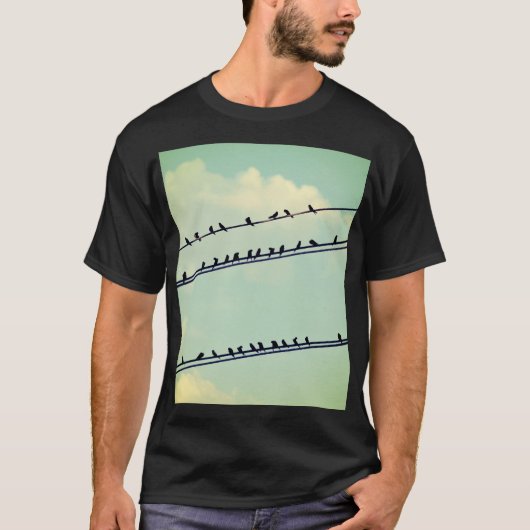 Vogels op draden, blauwe lucht. t-shirt (Voorkant)