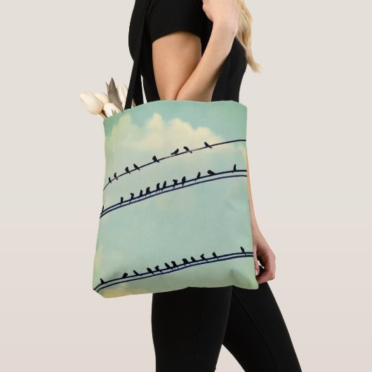 Vogels op draden,  blauwe lucht. tote bag (Dichtbij)