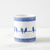 Vogels op drager Blue White Willow Whimsical Simpl Koffiemok (Center)