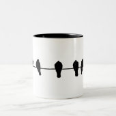 Vogels op een draad tweekleurige koffiemok (Center)