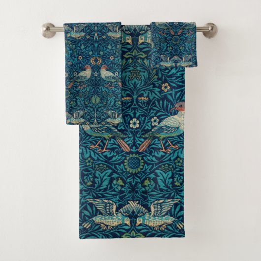"Vogels" van William Morris Blue Pattern Bad Handdoek (Insitu)