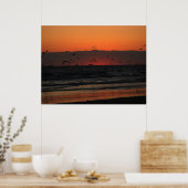 Vogels vliegen boven de zonsopgang van de oceaan poster (Keuken)