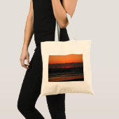Vogels vliegen boven de zonsopgang van de oceaan tote bag (Voorkant (product))