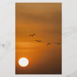 Vogels vliegen in zonsondergang briefpapier
