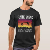 Vogels zijn geen echte vliegende satellieten spion t-shirt (Voorkant)