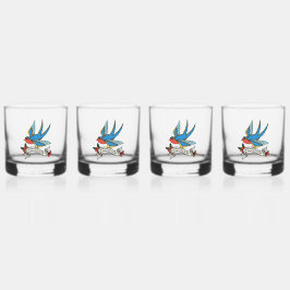 Vogels zijn niet bang voor de lucht whisky glas