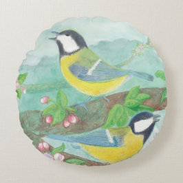 Vogels zingen op een bloeiende boomtak rond kussen