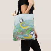 Vogels zingen op een bloeiende boomtak tote bag (Dichtbij)