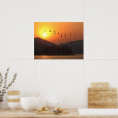Vogelvliegen in de Sunset Sky boven het oostmeer Poster (Keuken)