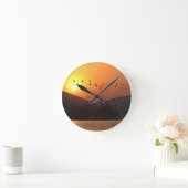 Vogelvliegen in de Sunset Sky boven het oostmeer Ronde Klok (Huis)