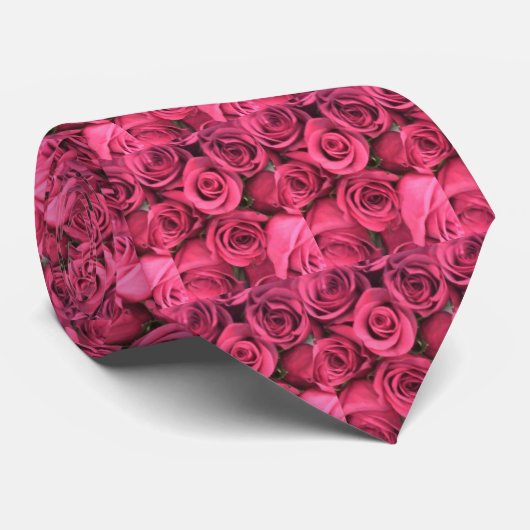 vol met rode rozen stropdas (Opgerold)
