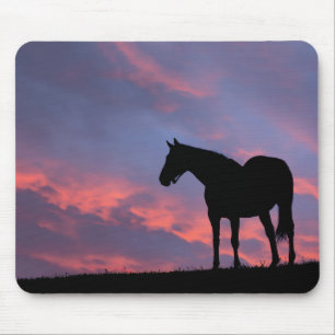 Volbloed Paard Afgetekend tegen de Zonsopgang Muismat
