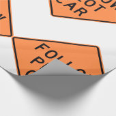 Volg de pilot Car Road Work Construction Sign Cadeaupapier