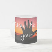 Volg het ritme van je hart matglas koffiemok (Voorkant links)