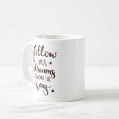 VOLG JE DROMEN DIE ZE KENNEN DE WEG KOFFIEMOK (Voorkant links)