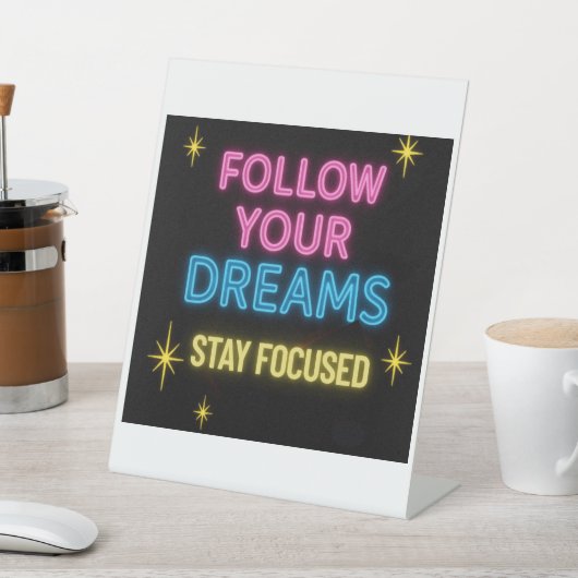 Volg je droom – blijf gefocust |voetstuk. reclamebord met voetstuk (Insitu)