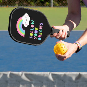 Volg je droombeeld en regenboogwolk pickleball paddle