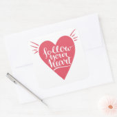 Volg je hart vierkante sticker (Envelop)