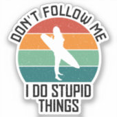 Volg me niet ik doe domme dingen surfliefhebbers sticker (Voorkant)