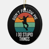 Volg me niet, ik doe stoute dingen aan skateboarde keramisch ornament (Links)