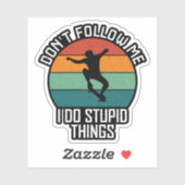 Volg me niet, ik doe stoute dingen aan skateboarde sticker (Vel)