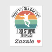 Volg me niet, ik doe stoute dingen aan skateboarde sticker (Vel)