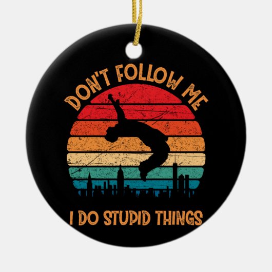 Volg me niet om stoute dingen te bergen. keramisch ornament (Voorkant)
