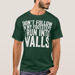 Volg mijn voetstappen in de muren t-shirt