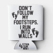 Volg mijn voetstappen niet. Ik loop tegen muren aa Blikjeskoeler (Achterkant)