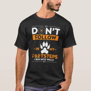 Volg mijn voetstappen niet in de muren t-shirt