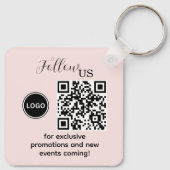Volg Ons Roze Blush Sleutelhanger (Achterkant)