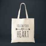 VOLG UW canvas tas VAN HET HART canvas met citaat<br><div class="desc">VOLG UW canvas tas VAN HET HART canvas voor boodschappenwinkelen of schoolboeken. Trendy hipster tassen met inspirerend quote en handgetekende liefdespijl. Zwart-wit handschrift typografisch ontwerp. Accute accessoire voor bruid tot bruid, bruidsmeisje, vrienden, leraar, student, zus enz. feestdagen, feestdagen, vrijgezellenfeest, verloving, jubileum, ... ... ... ... ... ... ... ... ......</div>