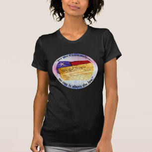 " volgens de grondwet is niemand boven de wet . " t-shirt