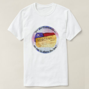 " volgens de grondwet is niemand boven de wet . " t-shirt