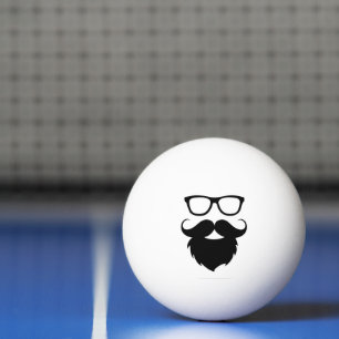 Volgroeide grappige baard man pingpongbal