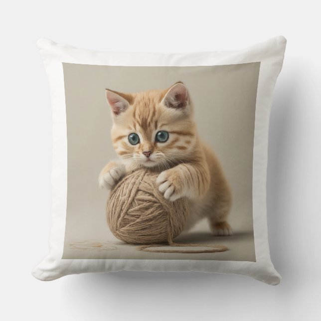 Volkomen Schattig: Kitty Cat Cuteness Kussen (Voorkant)