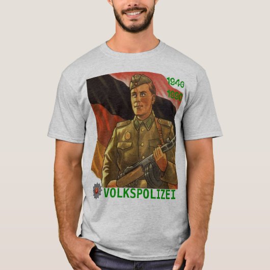 VOLKSPOLIZEI DDR 1946-1990 T-SHIRT (Voorkant)