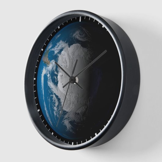 volle aarde met gesimuleerde wolken boven antarcti (Hoek)