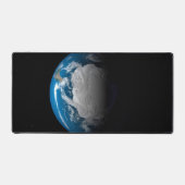 volle aarde met gesimuleerde wolken boven antarcti bureaumat (Voorkant)