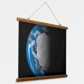 volle aarde met gesimuleerde wolken boven antarcti hangend wandkleed (Gebogen)