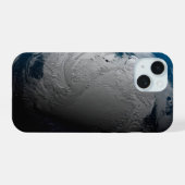volle aarde met gesimuleerde wolken boven antarcti iPhone 15 case (Achterkant horizontaal)