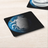 volle aarde met gesimuleerde wolken boven antarcti kartonnen onderzetters (Schuin)